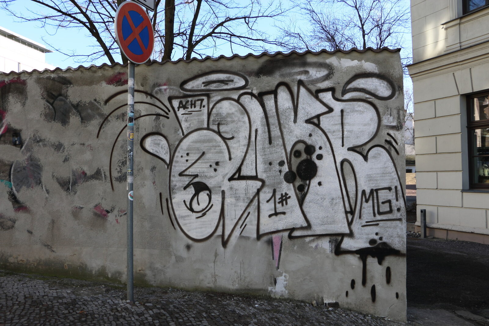 Graffito von ACHT. und MG!