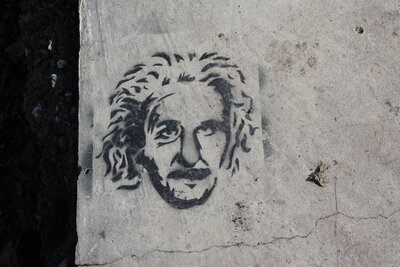 Einstein am Boden