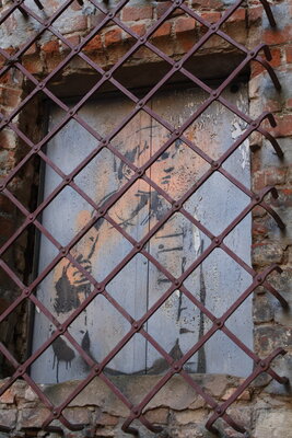 Hinter Gittern