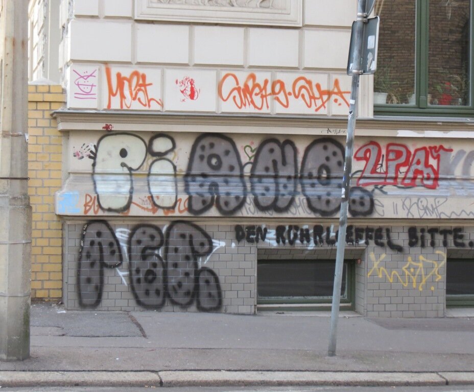 PIANO 10.