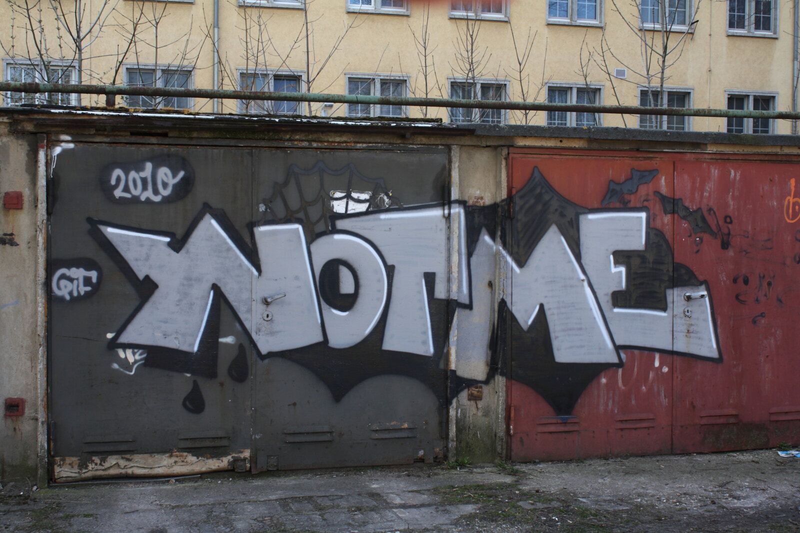 Garagentor 13: Not Me...