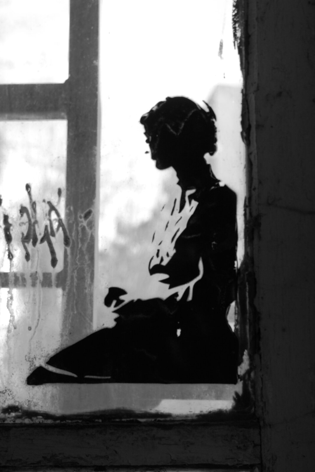 Mädchen am Fenster