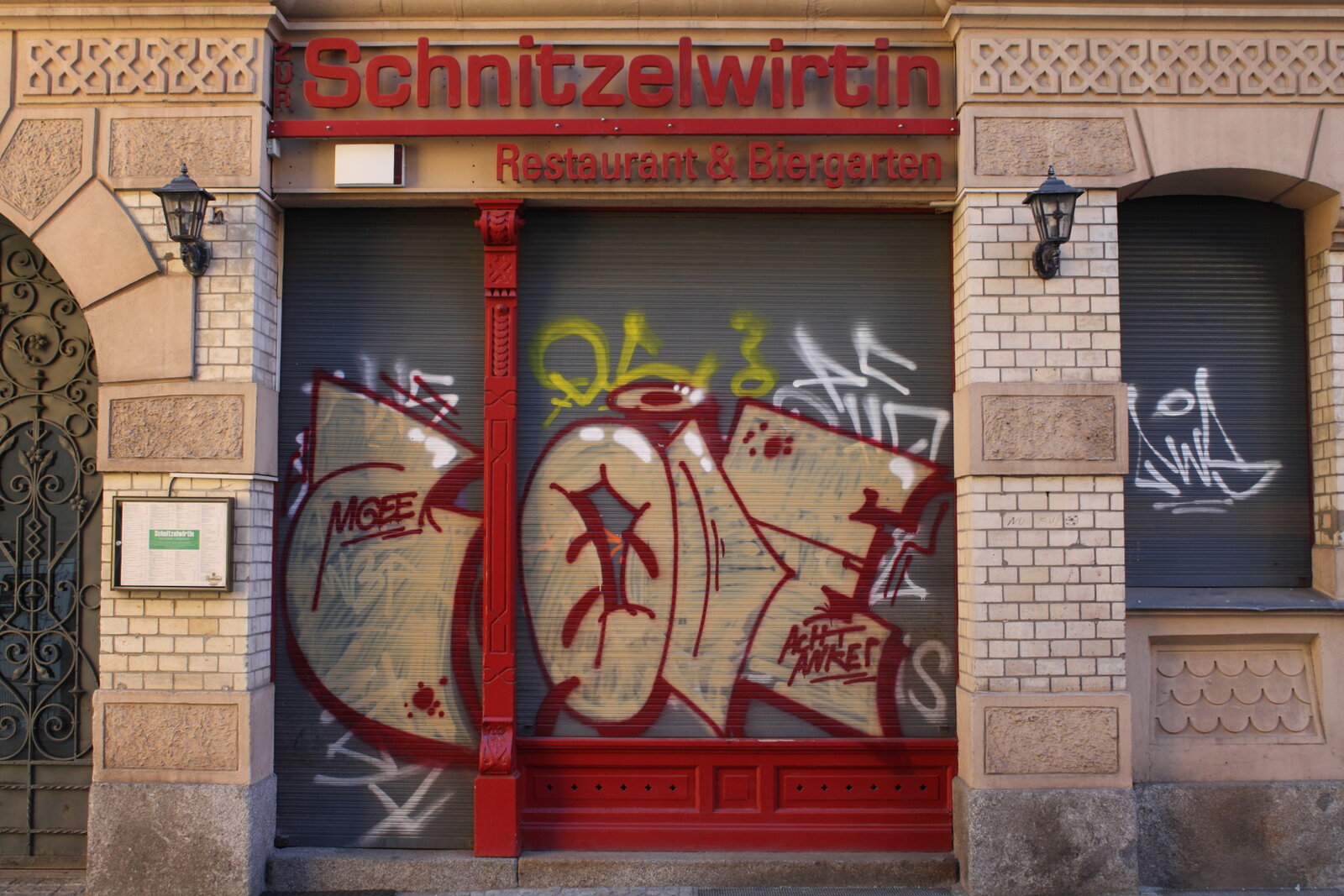 Geschlossen (2): Farblich angepasst...