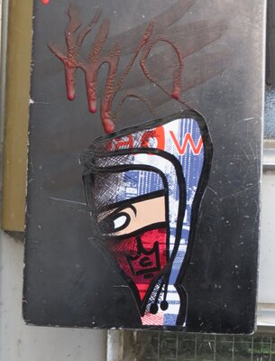 Maskenkopf mit C