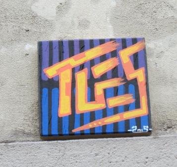 TU ES-Fliese blaustreifig