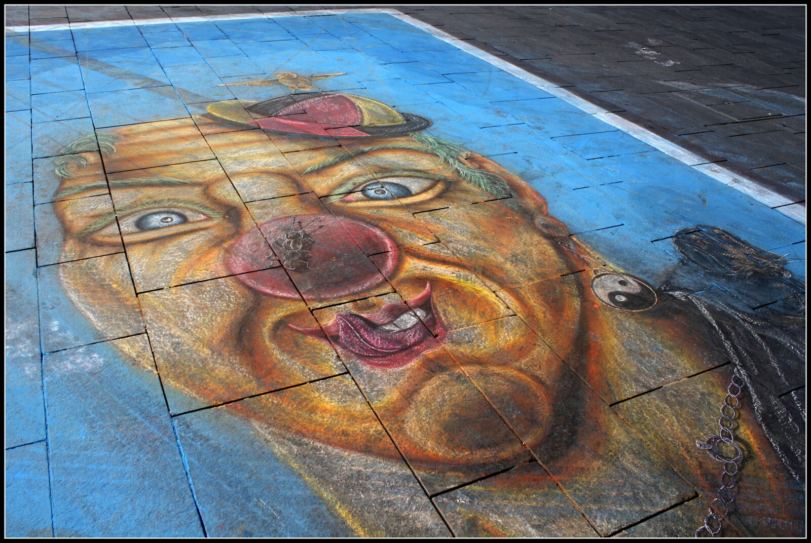 Straßenpflastermalerei auf dem Markt