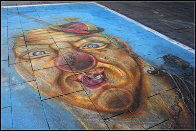 Straßenpflastermalerei auf dem Markt