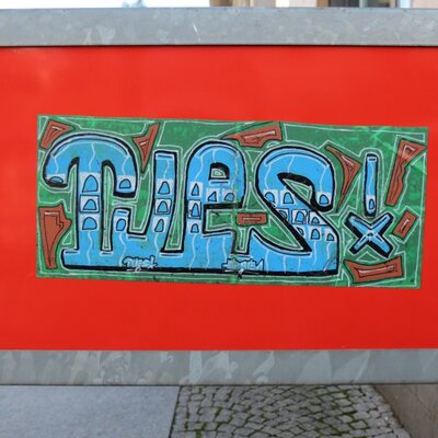 TU ES und Hippie an der Mühlwegsparkasse