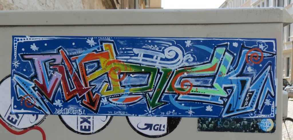 TU ES-crew mit wildem BLAU