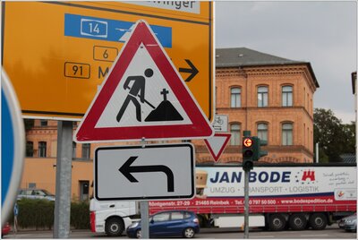 Baustellen-Straßenkleinkunst und andere Schilder-Scherze