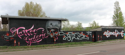 Regensburger Straße (109, 107): Tattoo-Galerie (TIME und REPO)