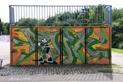 Skaterplatz am Piratenschiff: STICK und FOWK und GRIPS