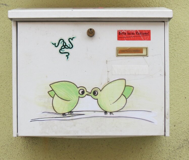 Vögel Eierleger schnäbelnd