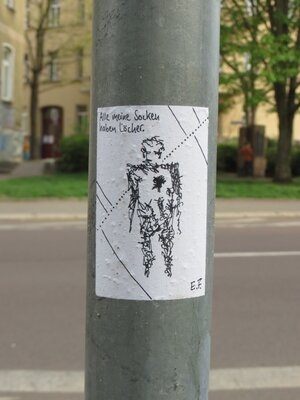 E.F. hat Strumpflöcher