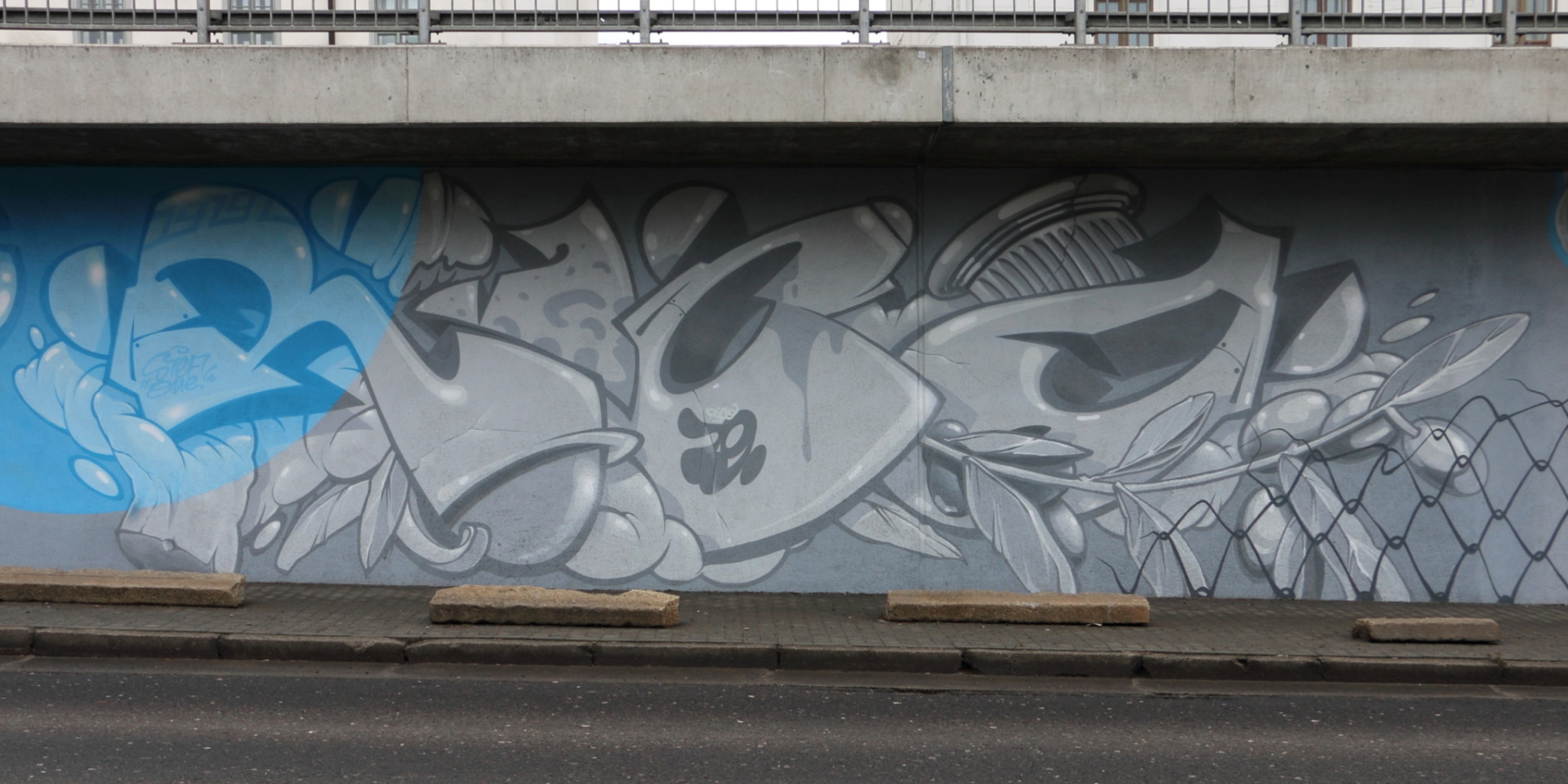 Griechische Göttinnen an der Waisenhausmauer